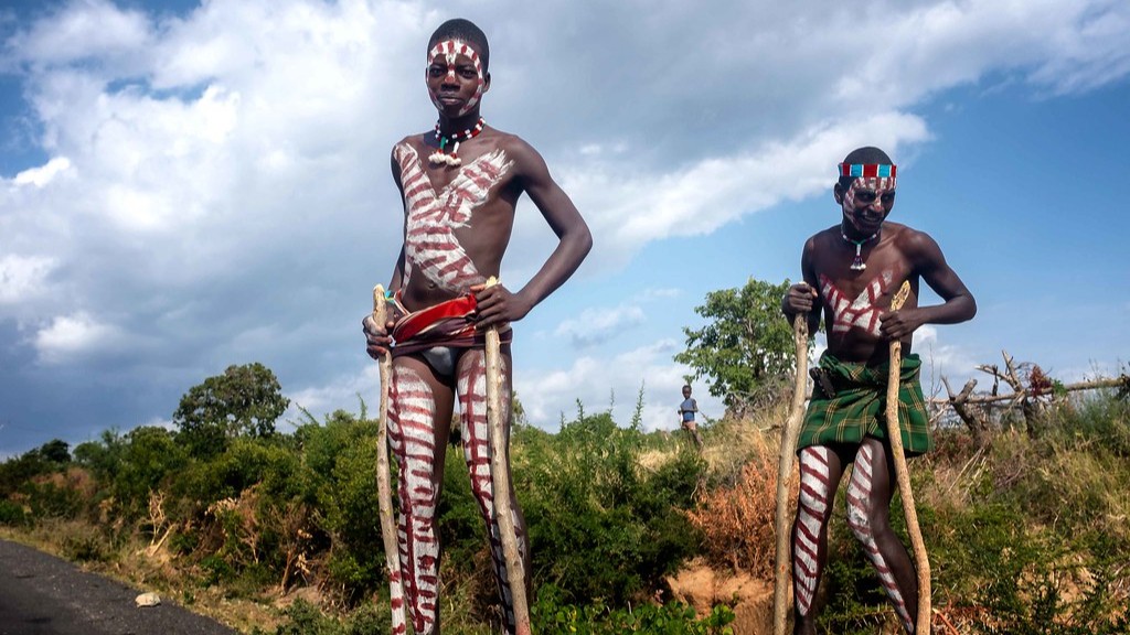 Πώς οι αφρικανικές φυλές συρρίκνωσαν τα κεφάλια τους